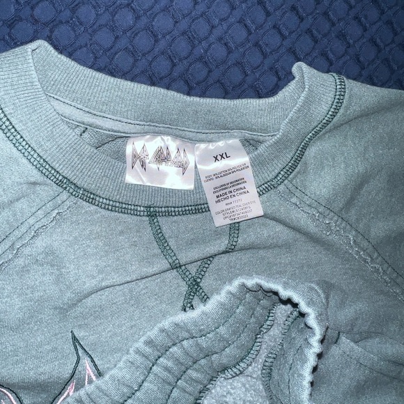 DEF LEPPARD JOGGER PANTS AND SWEATSHIRT SET - Picture 4 of 4